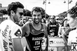 Manuel Biagiotti e il Dott. Del Seppia festeggiano il podio al Triathlon Cesenatico 2015